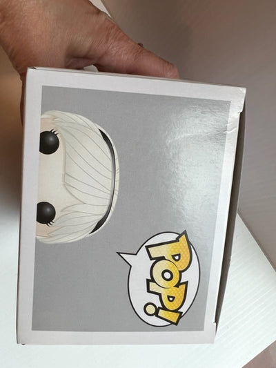 Funko POP Young Elsa #116  Disney Frozen (small crease on top-see pictures)