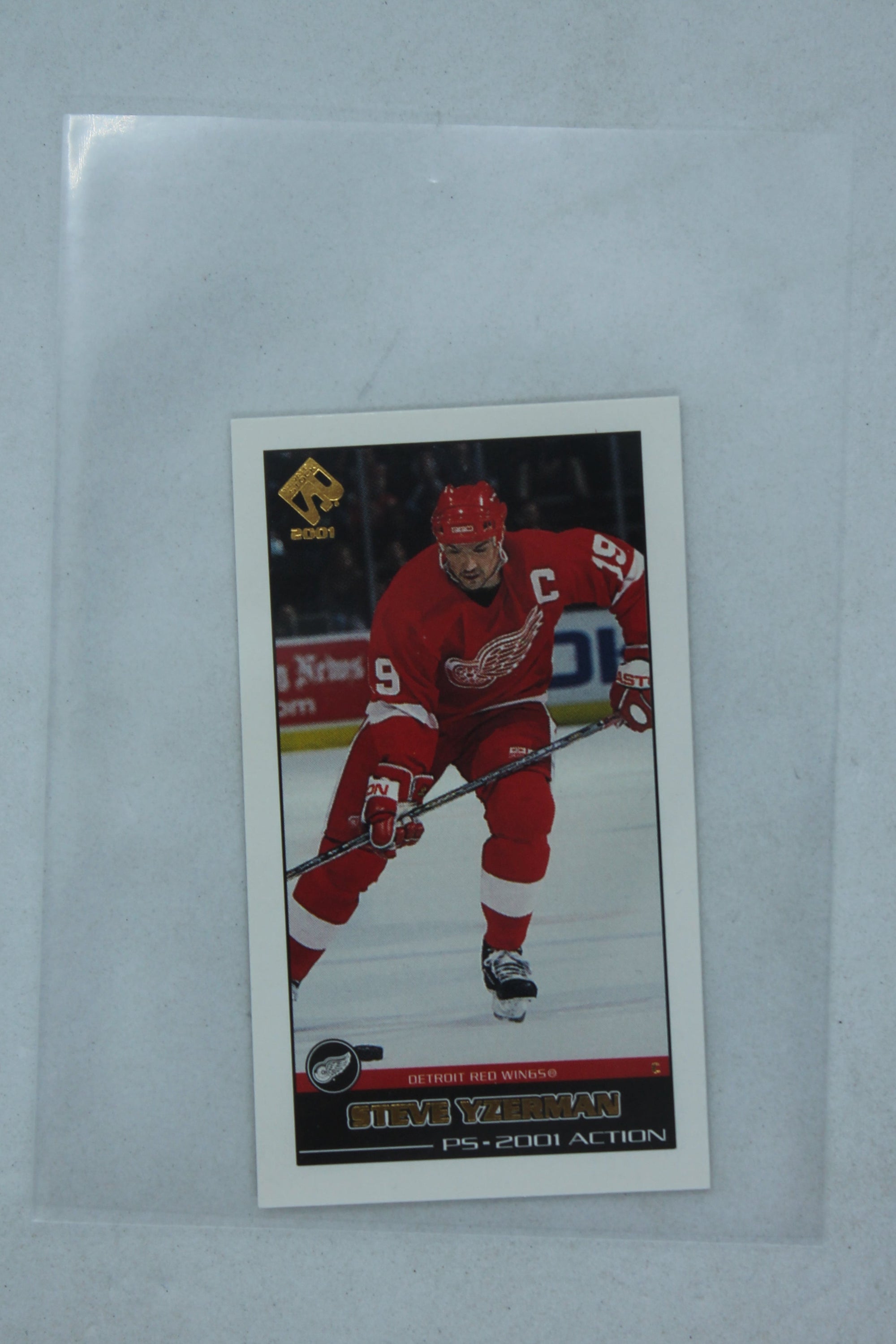 Steve Yzerman HOF 2000-01 Pacific Private Stock - PS-2001 Minis Action #23