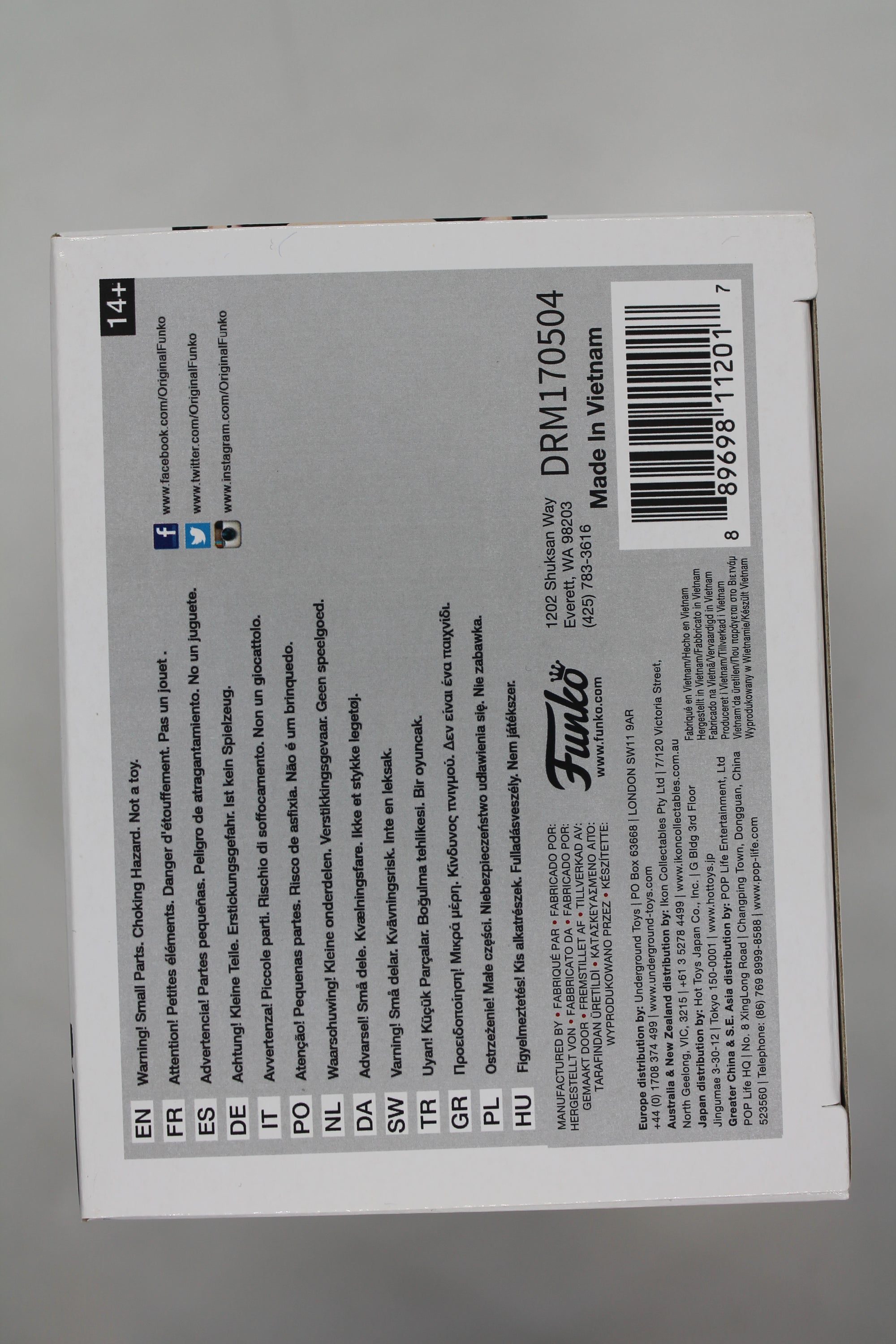 Funko POP Elvira #375 - Mistress of the Dark - damaged (see pictures)