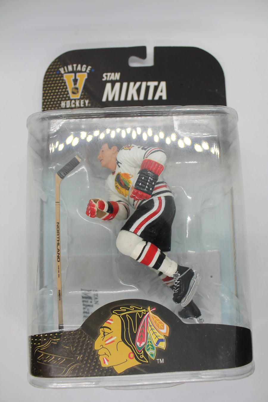 Stan Mikita Mcfarlane NHL Legends 7 -  Chicago Blackhawks - small crease in cardboard