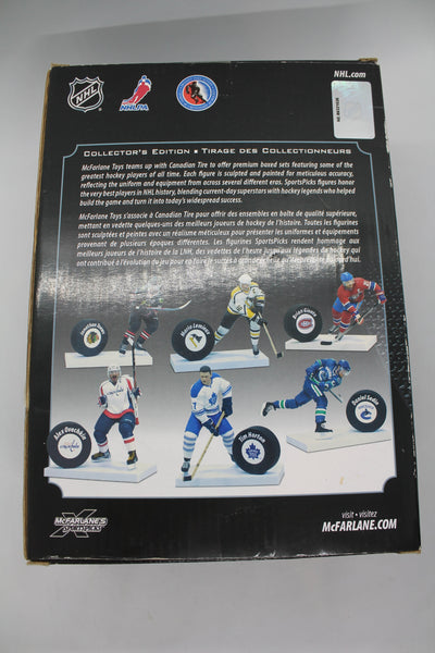 Jonathan Toews Collector's Edition Mcfarlane - Blackhawks - Black Jersey with Puck