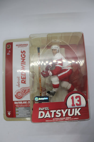 Pavel Datsyuk McFarlane NHL Hockey Series 9 - Detroit Red Wings - Yellowed Clamshell