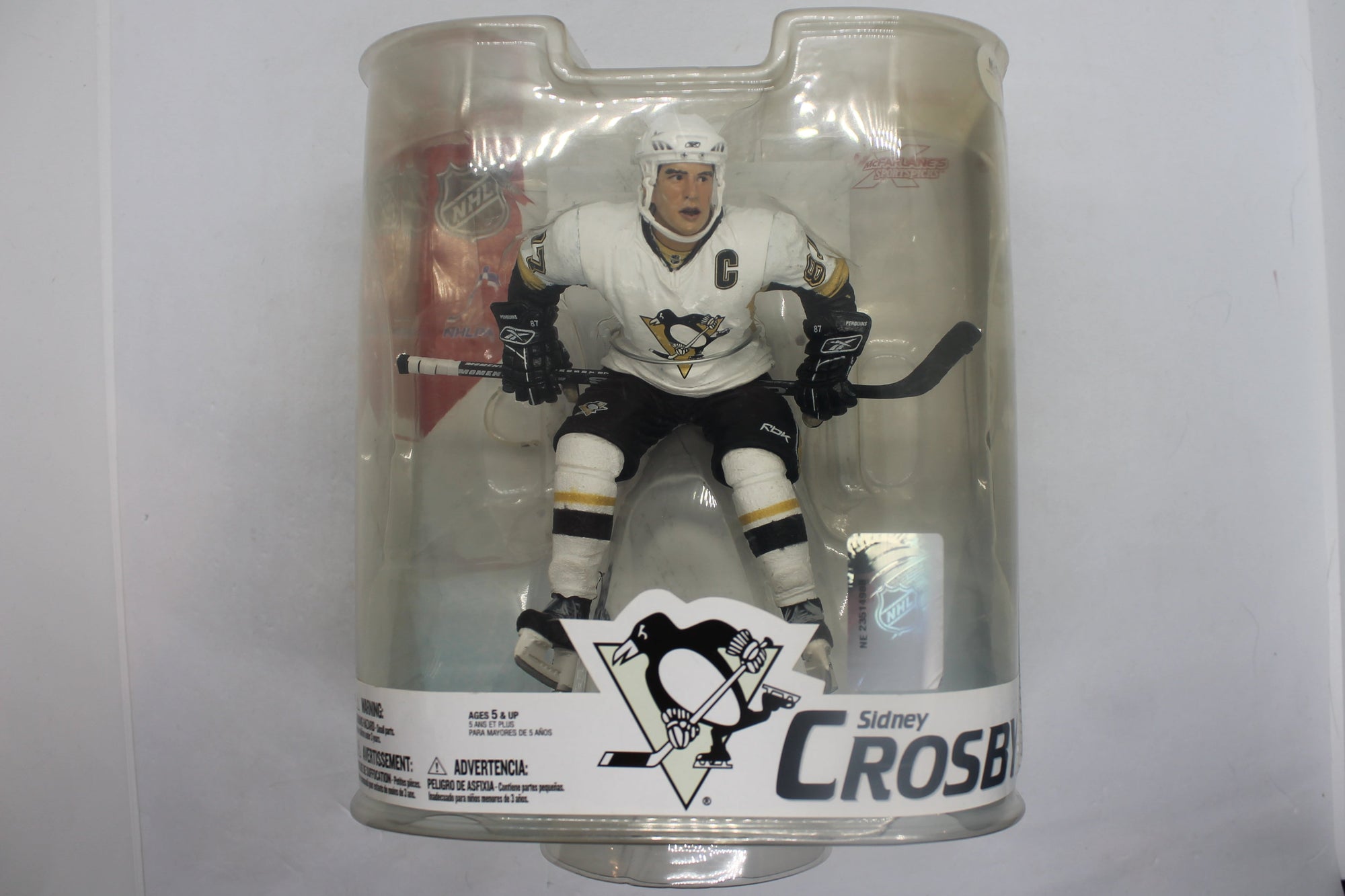 Sidney Crosby Series 16 Mcfarlane - Pittsburgh Penguins *visor off the figure - inside clamshell*