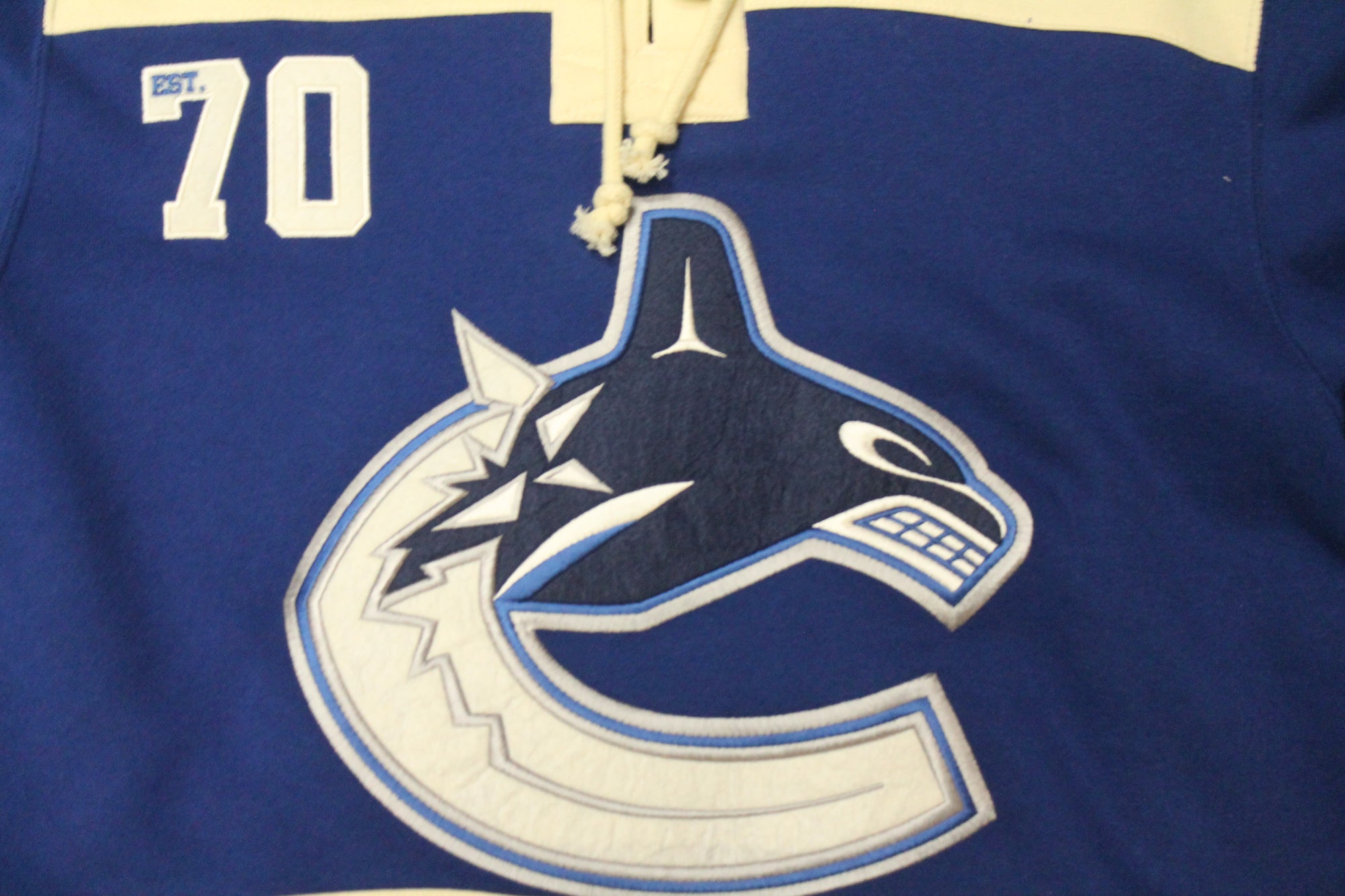 NHL Vancouver Canucks Men's Old Time Hockey Lacer Hoodie - Small