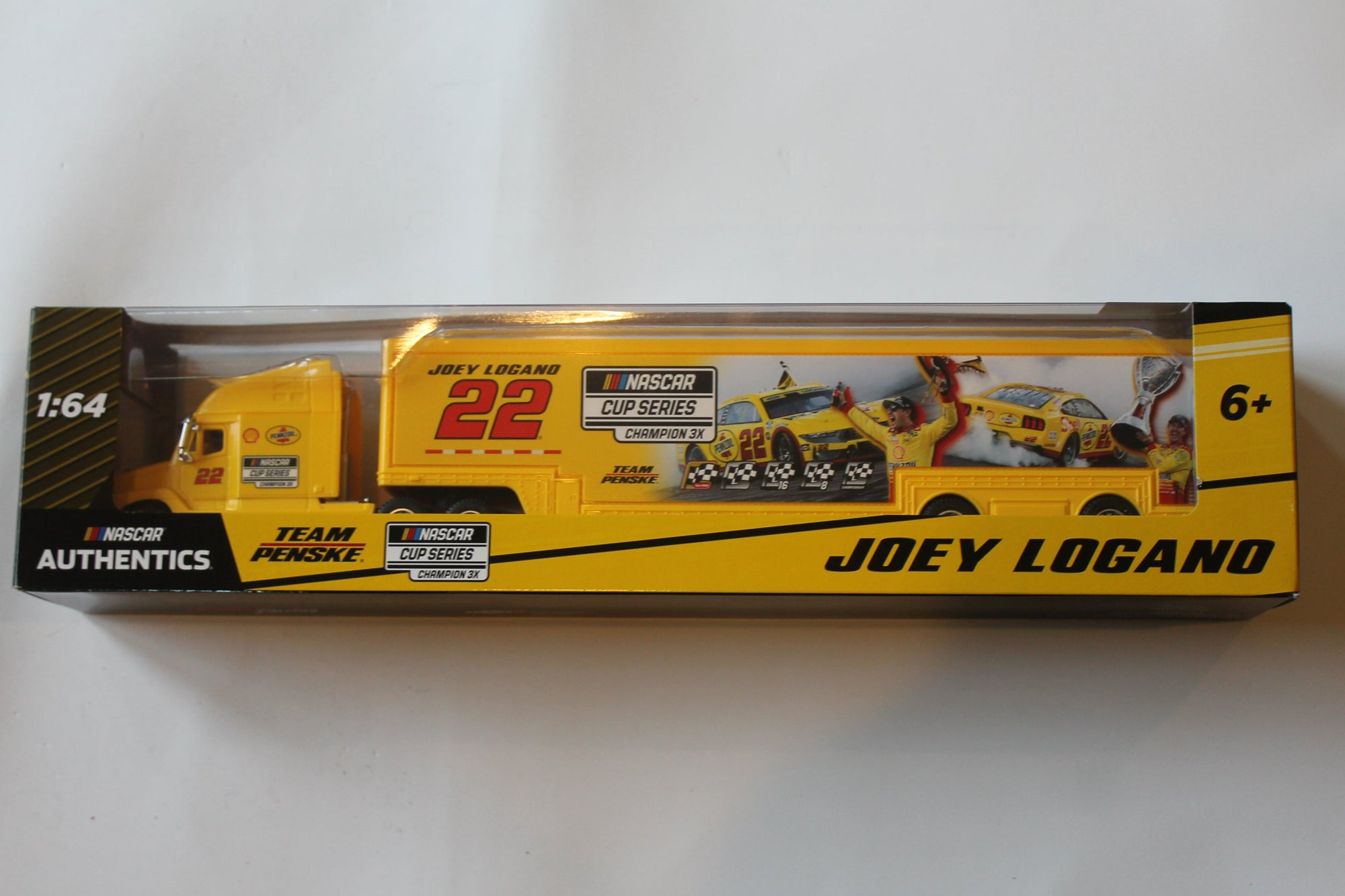 Nascar Authentics 1:64 Hauler Joey Logano #22 - 2025 Wave 02
