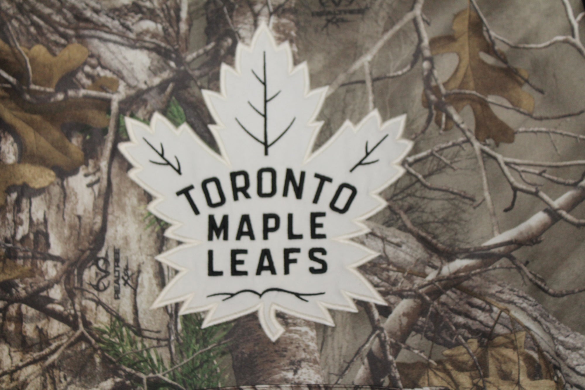 NHL Toronto Maple Leafs Men's Realtree Decoy OTH Camo Hoodie - Medium