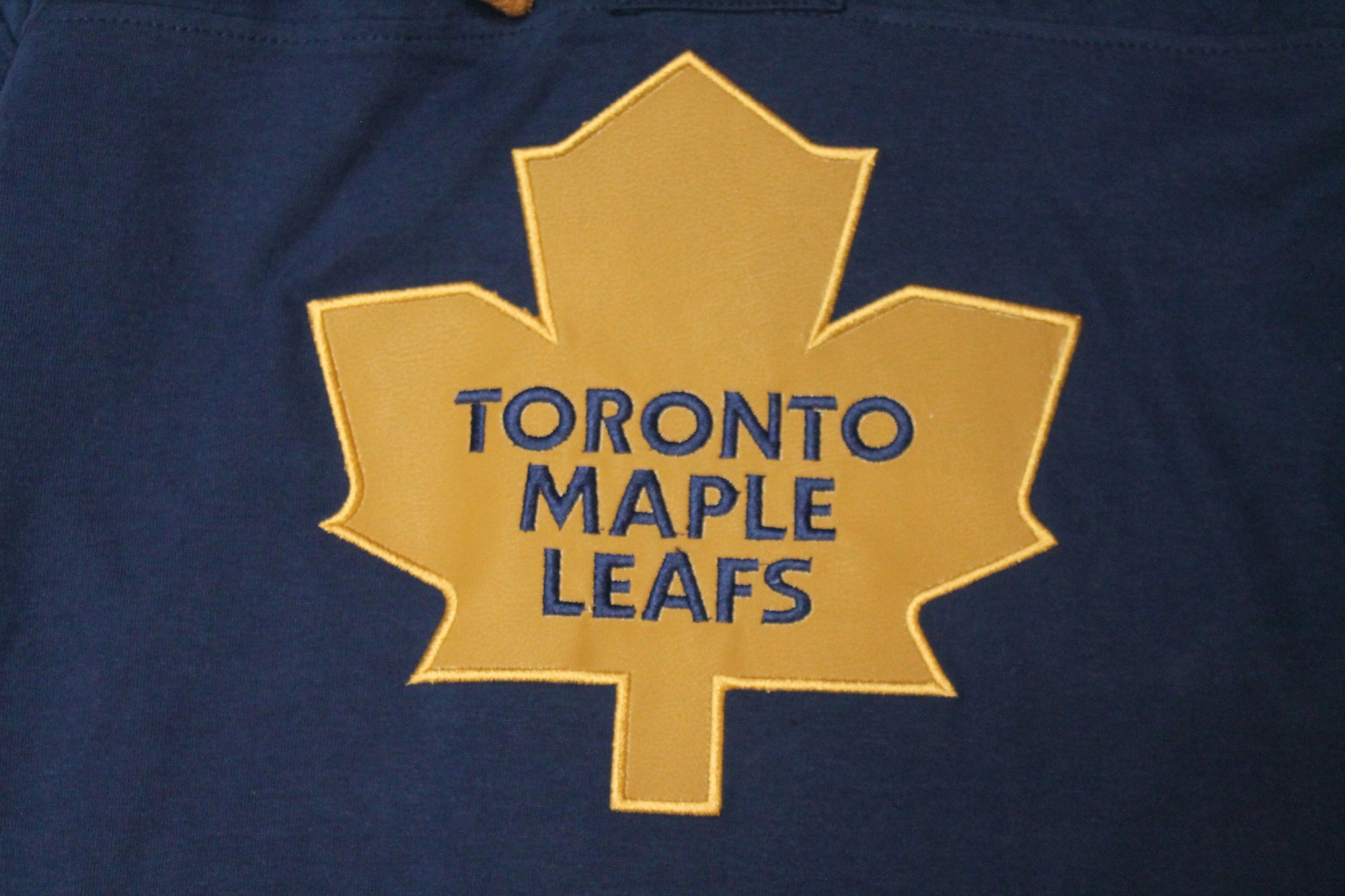 NHL Toronto Maple Leafs Old Time Hockey Men's Causeway Collection Hoodie - Medium