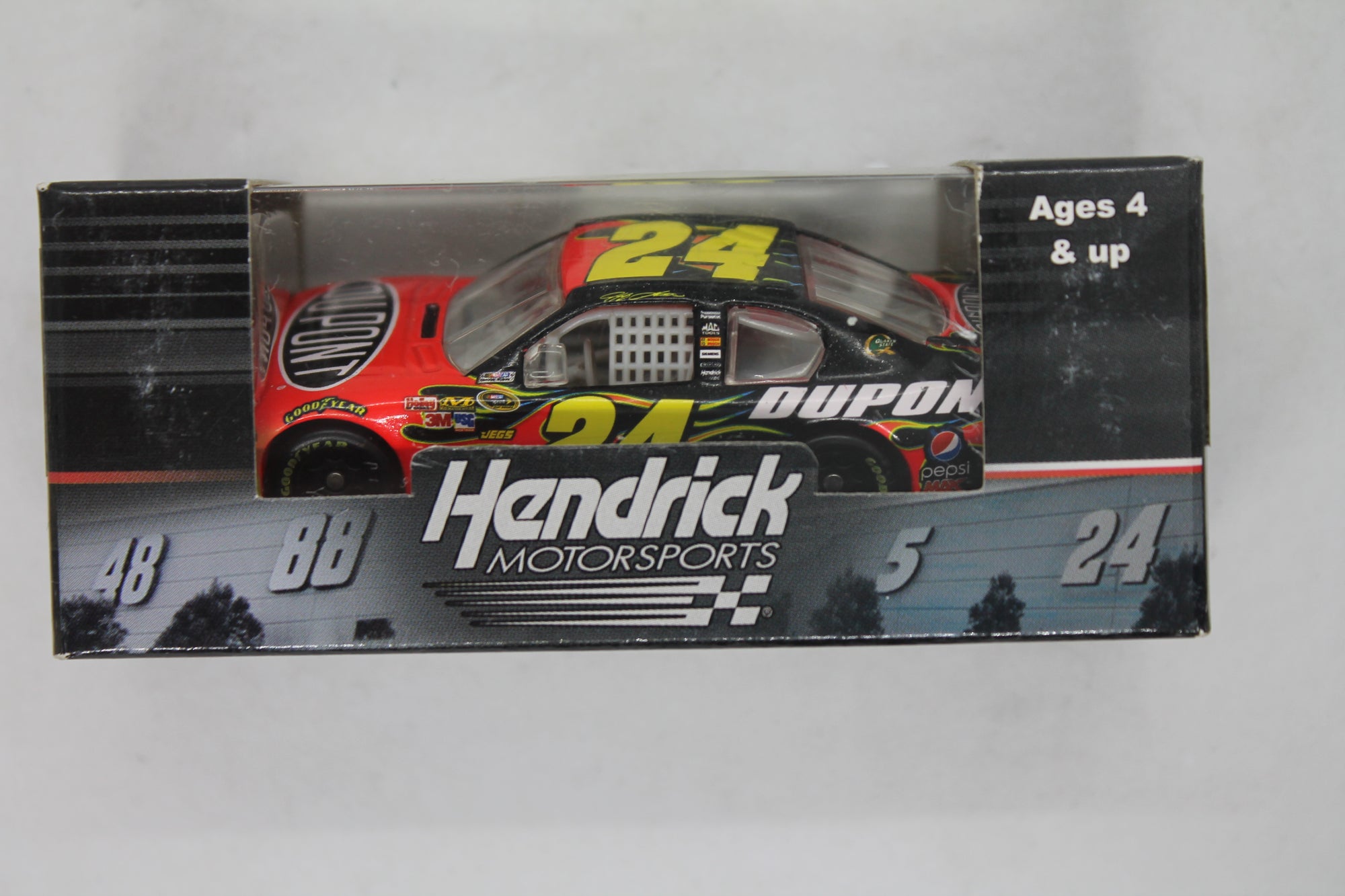 2011 Jeff Gordon #24 Dupont 1/64 diecast