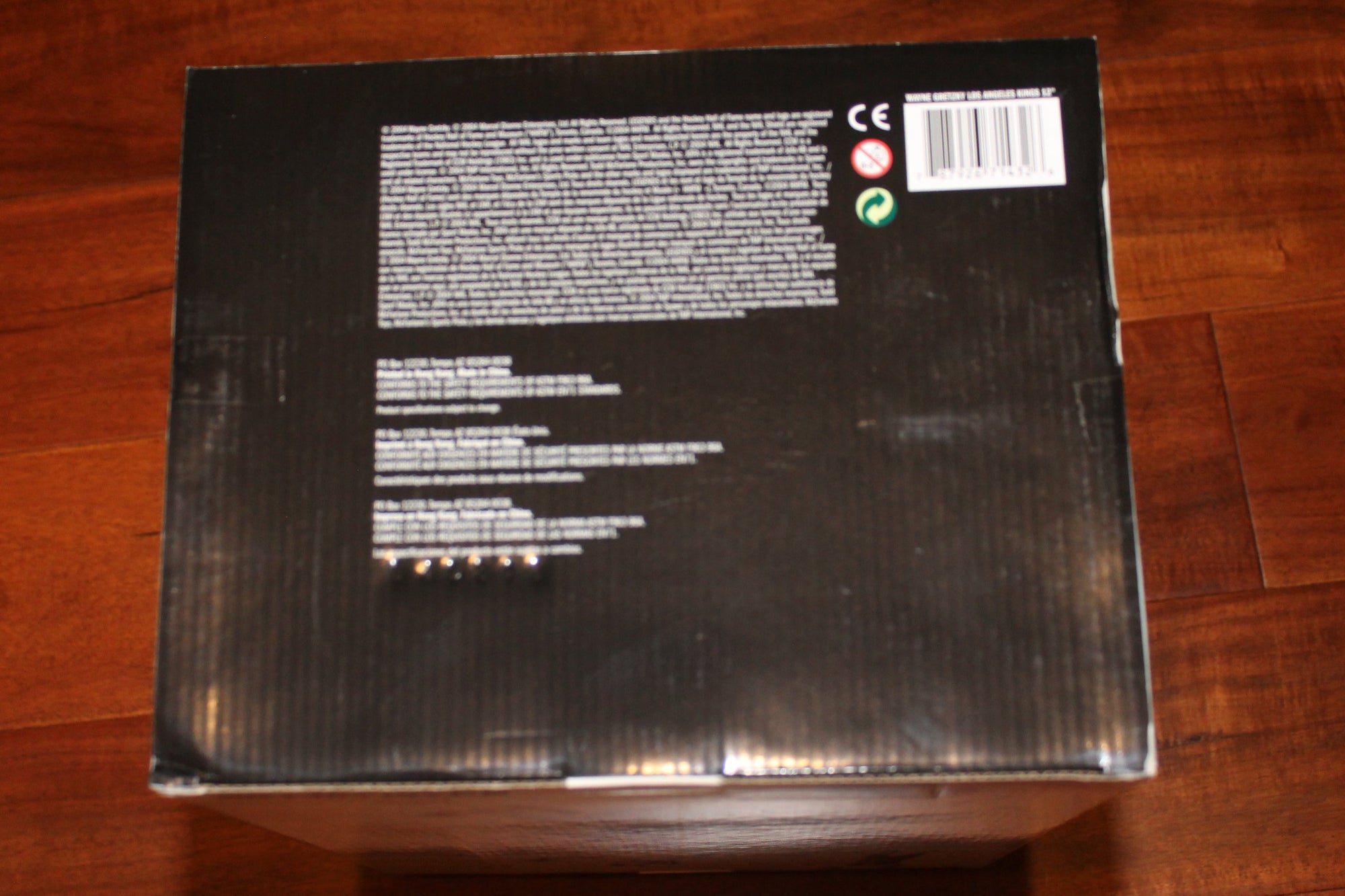 WAYNE GRETZKY MCFARLANE LEGENDS 12" L.A. KINGS ACTION FIGURE