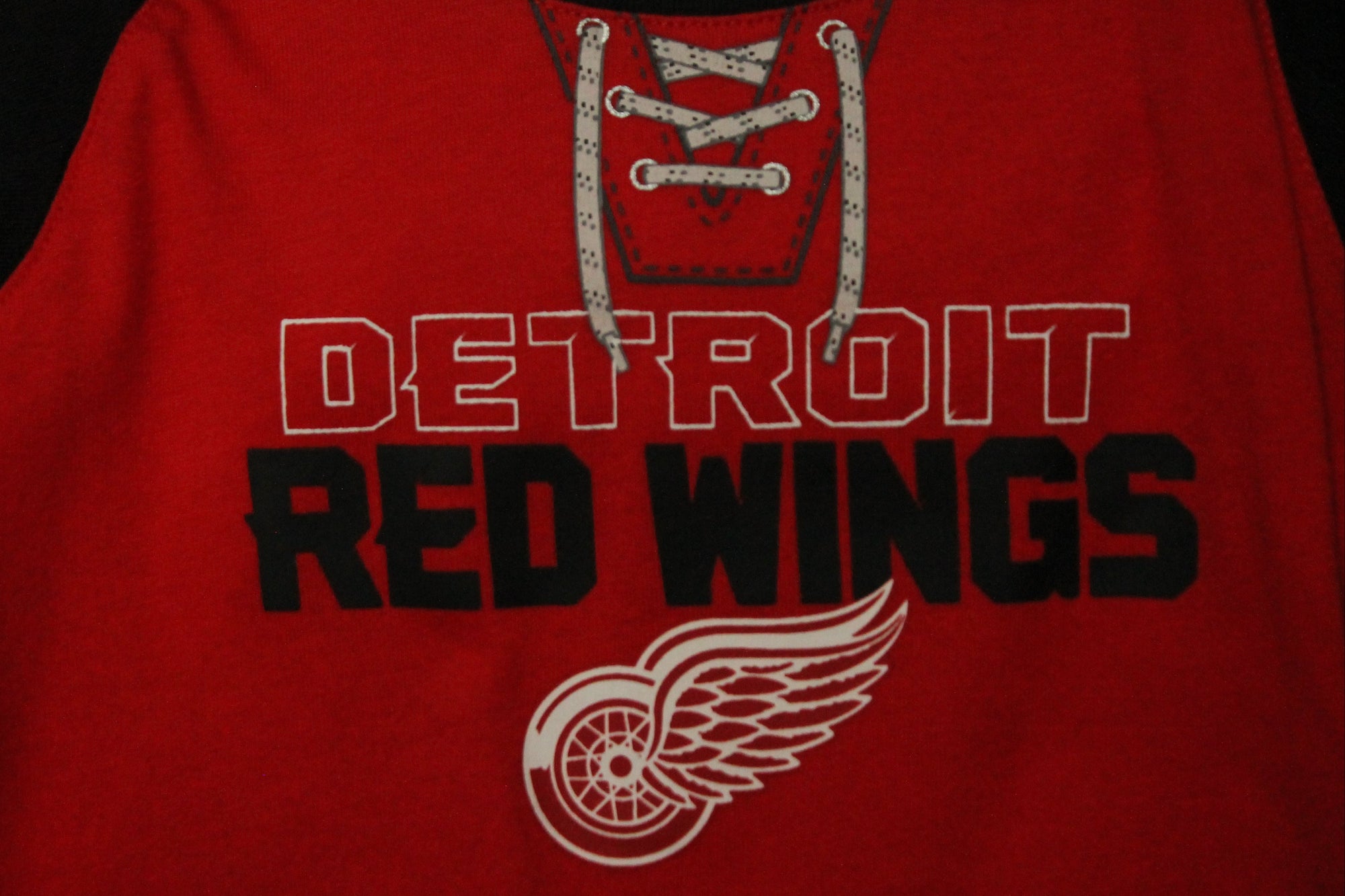 NHL Detroit Red Wings Infant Onsie, Booties & Bib Set