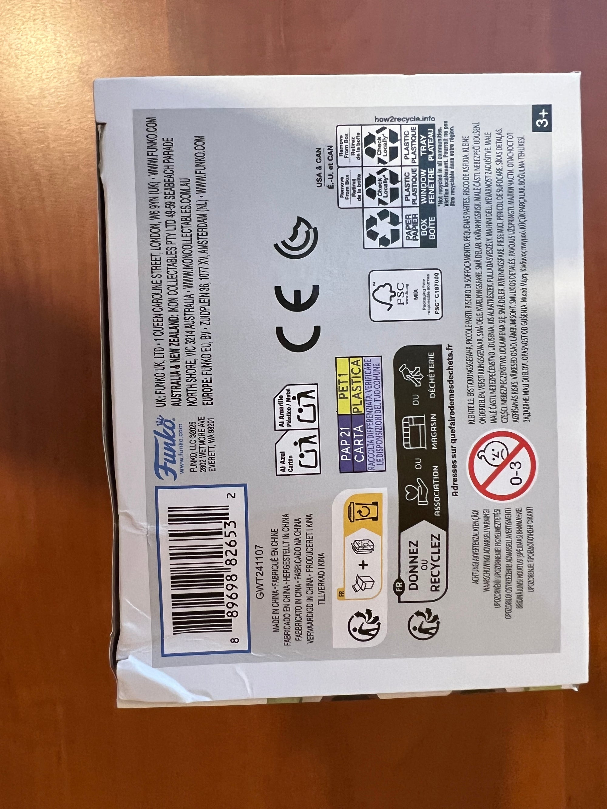 Funko POP Beetlejuice with Cardigan #1689 CHASE Beetlejuice Beetlejuice (see box damage)