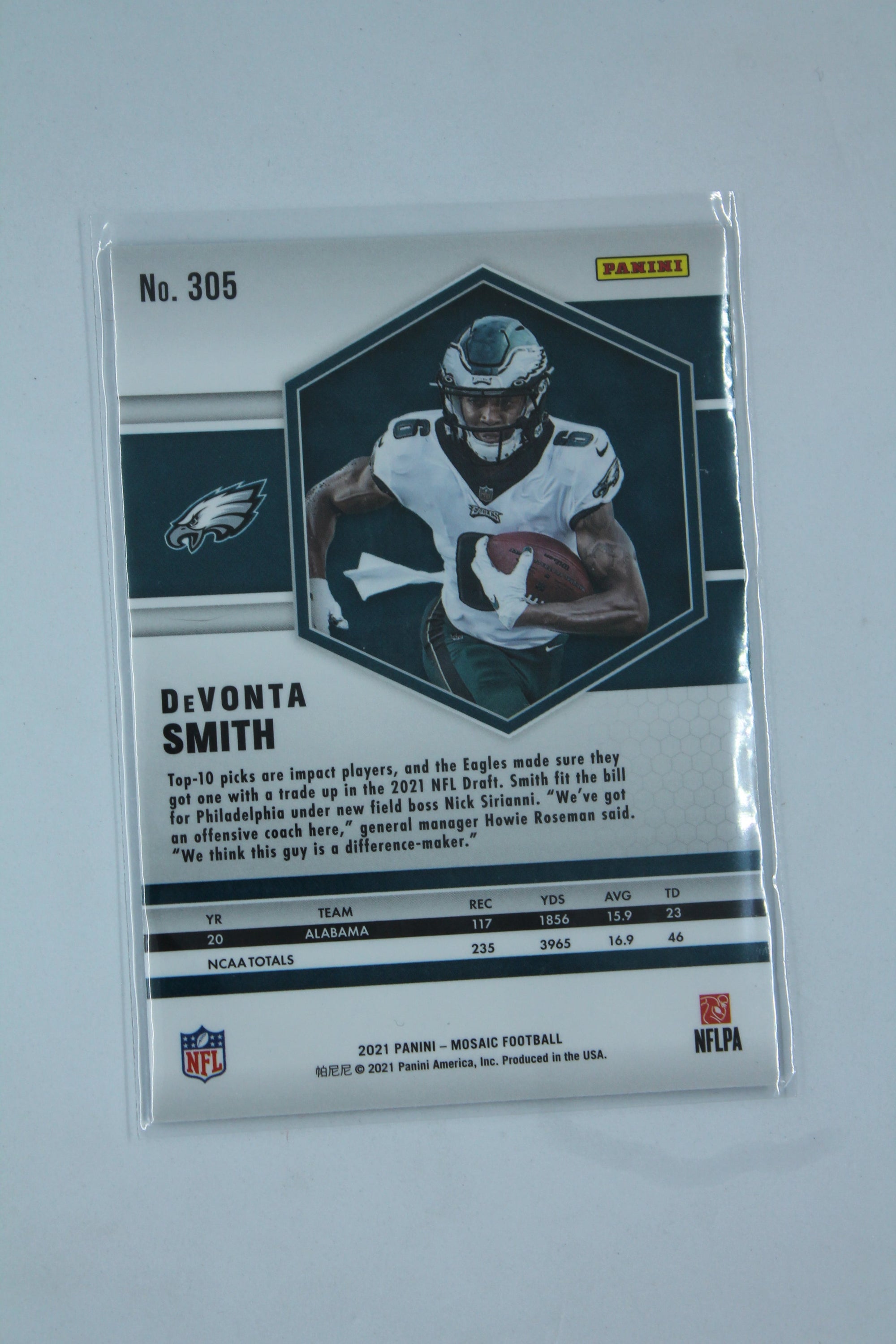 DeVonta Smith 2021 Panini Mosaic Rookies Rookie Card
