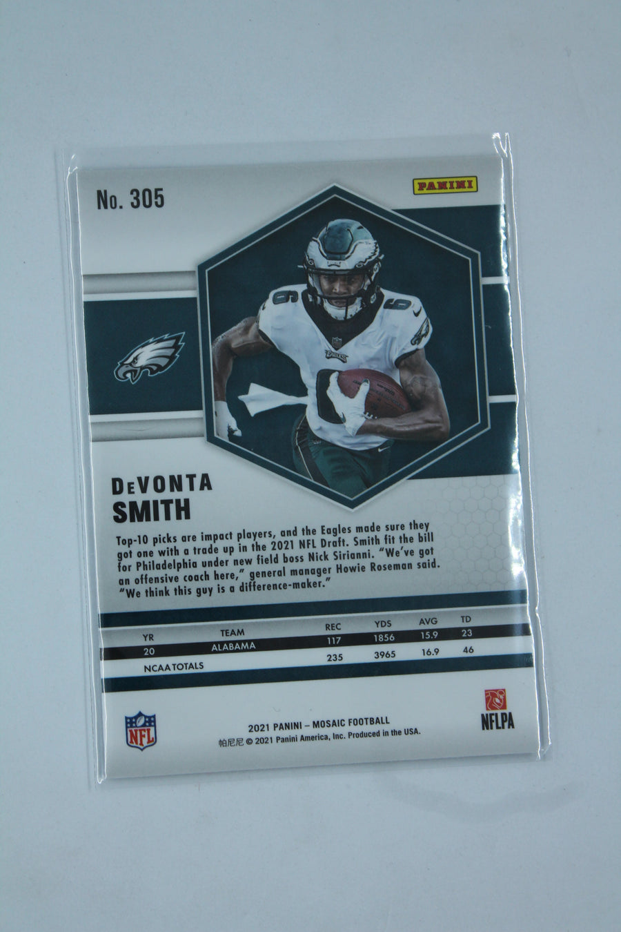 DeVonta Smith 2021 Panini Mosaic Rookies Rookie Card