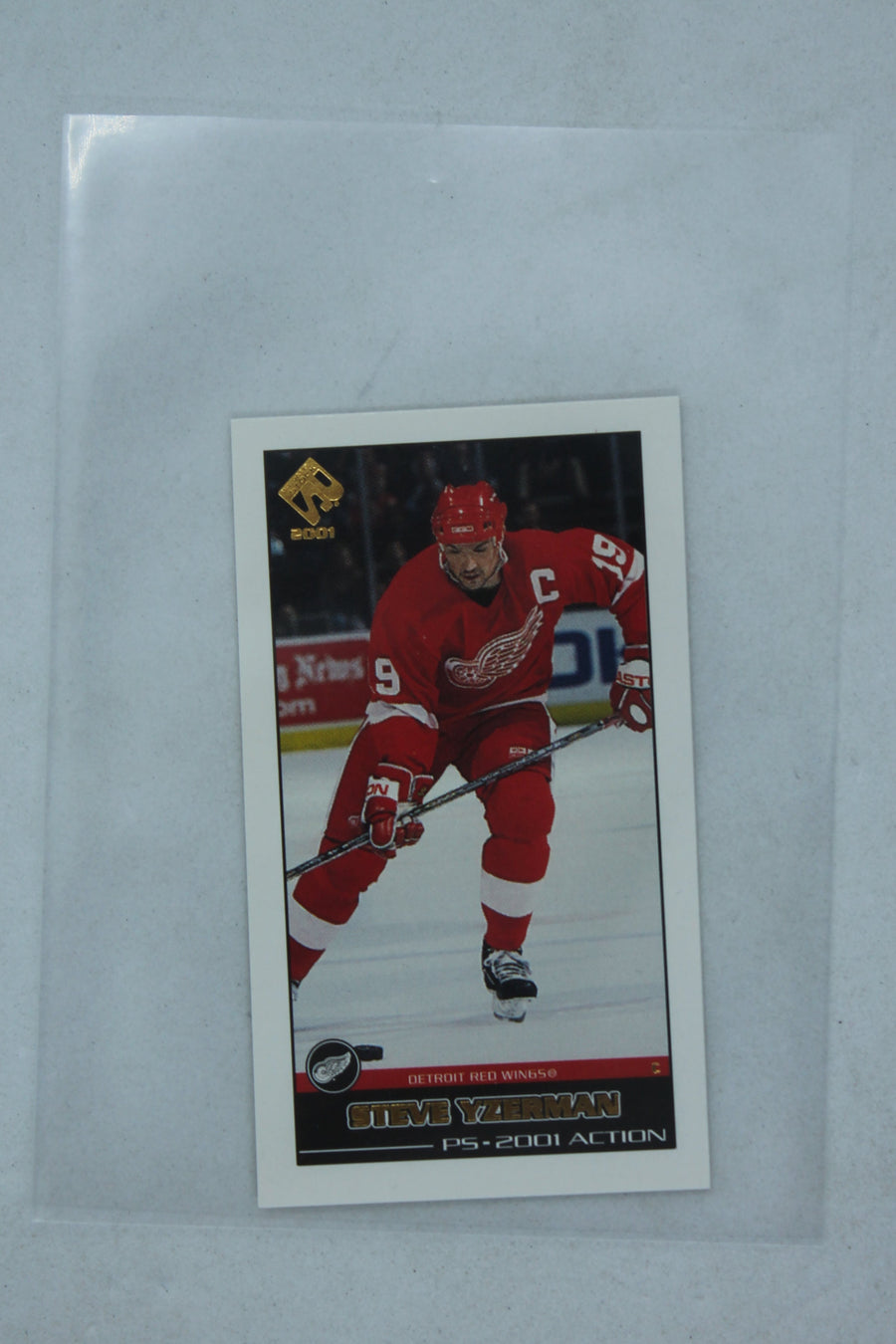 Steve Yzerman HOF 2000-01 Pacific Private Stock - PS-2001 Minis Action #23