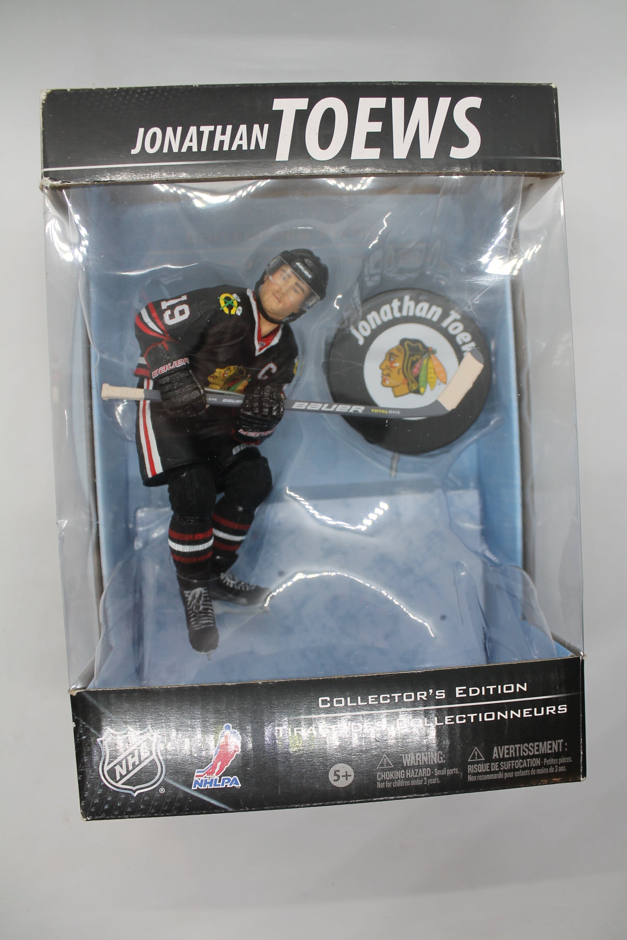Jonathan Toews Collector's Edition Mcfarlane - Blackhawks - Black Jersey with Puck