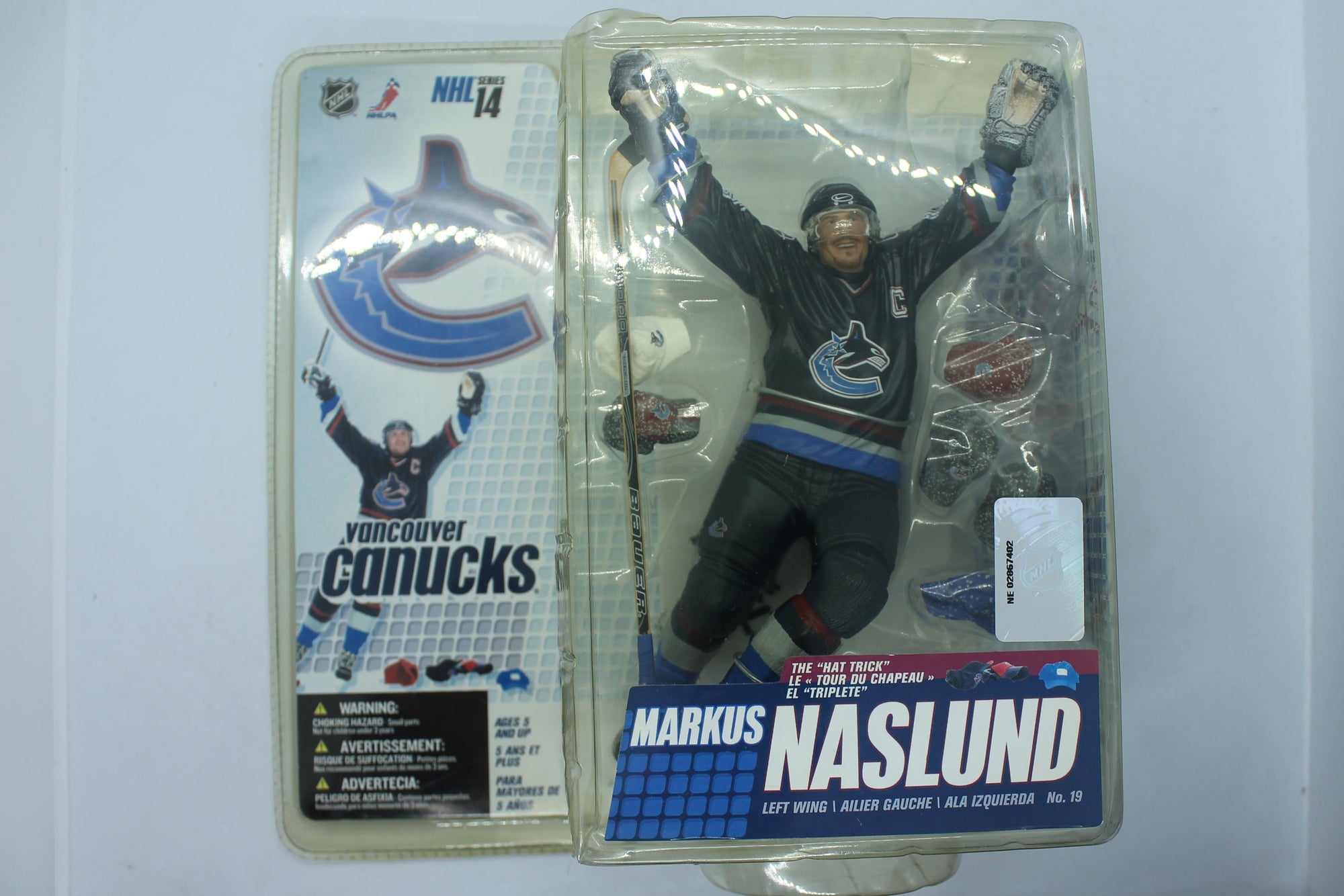 Markus Naslund McFarlane NHL Series 14 Vancouver Canucks Figure - Yellowed Clamshell