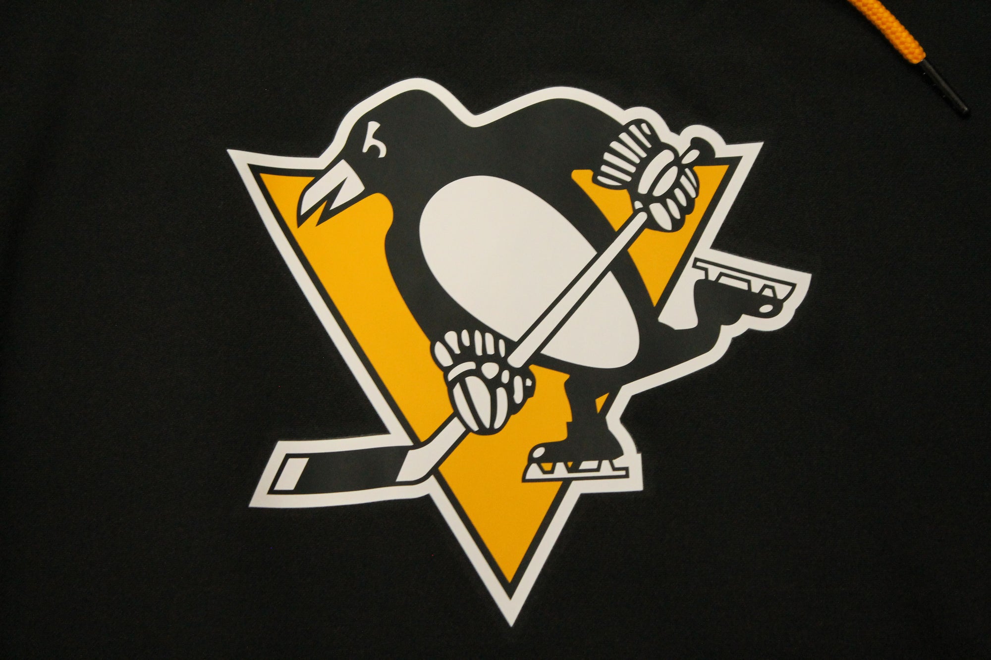 NHL Pittsburgh Penguins Men's Majestic ThermaBase Hoodie - Medium