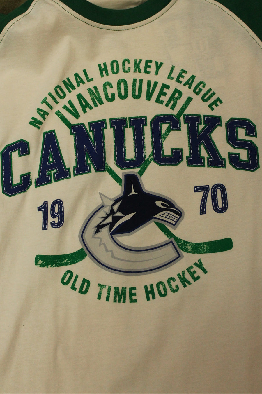 NHL Vancouver Canucks Men's Old Time Hockey Raglan L/S Tee