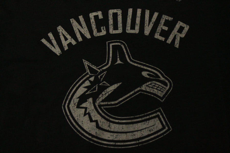 NHL Vancouver Canucks Men's Old Time Hockey Leonard L/S Tee (Black & Grey)