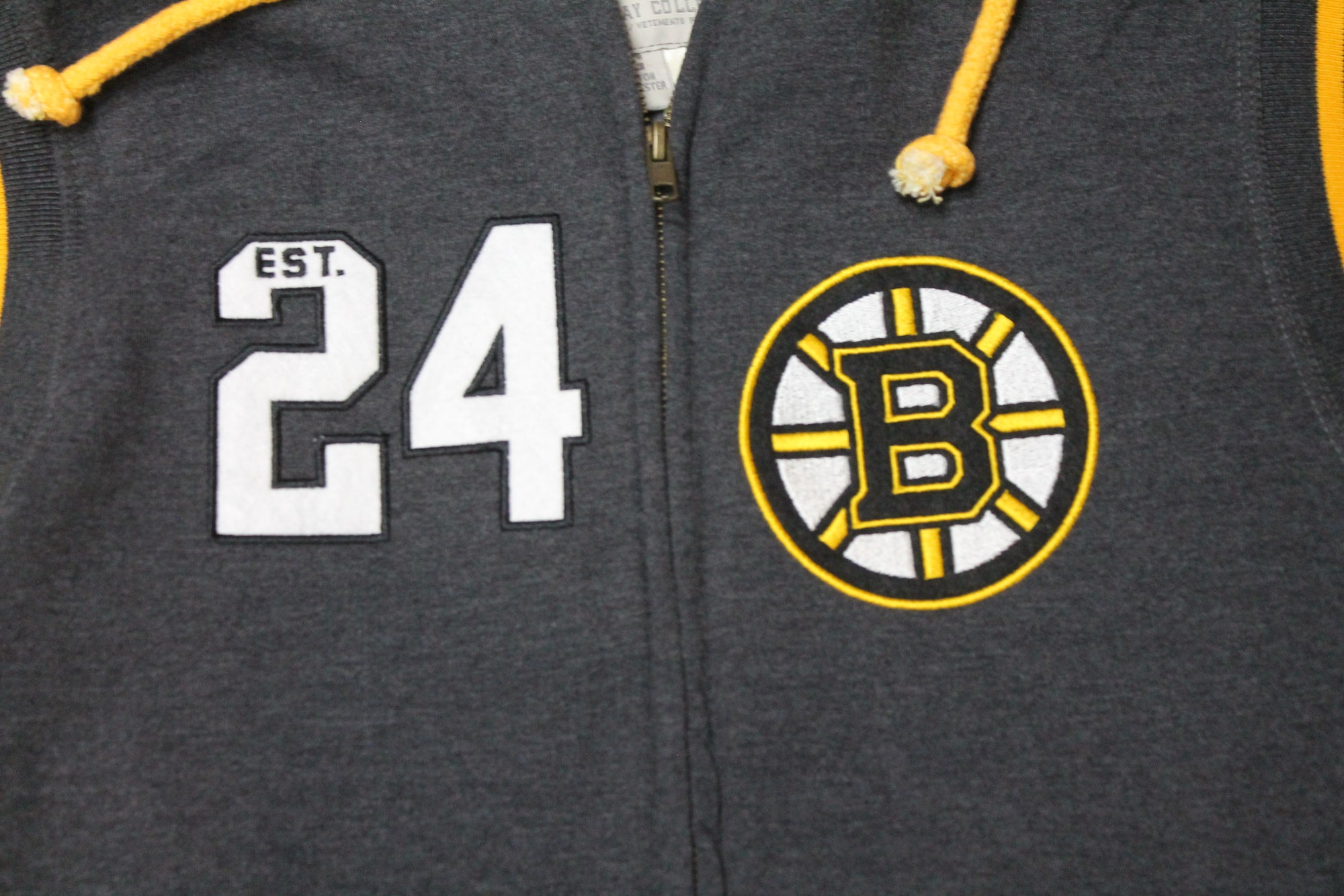 NHL Boston Bruins Men's Old Time Hockey Zip-Up Hoodie - Large - Fits small
