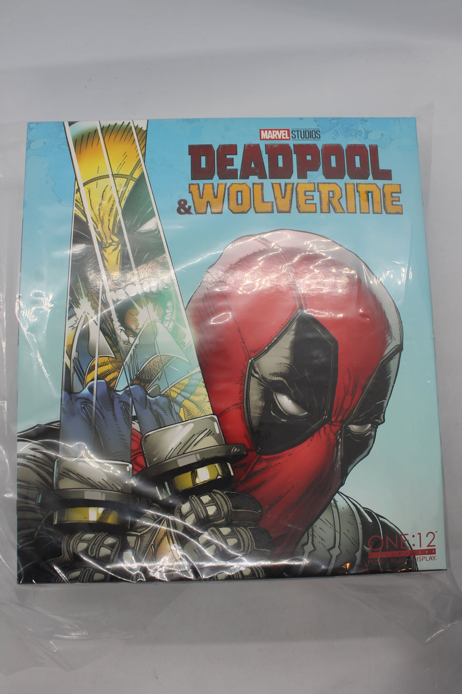 ONE:12 Deadpool Deluxe Edition Figure (Deadpool & Wolverine) - Mezco Toyz