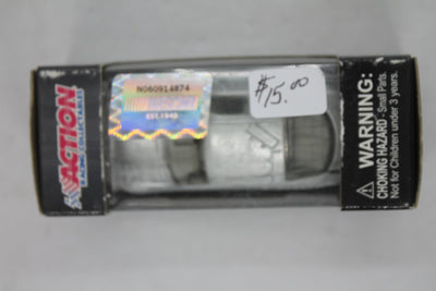 Jimmie Johnson #48 Lowe's Ice 2011 1/64 Diecast