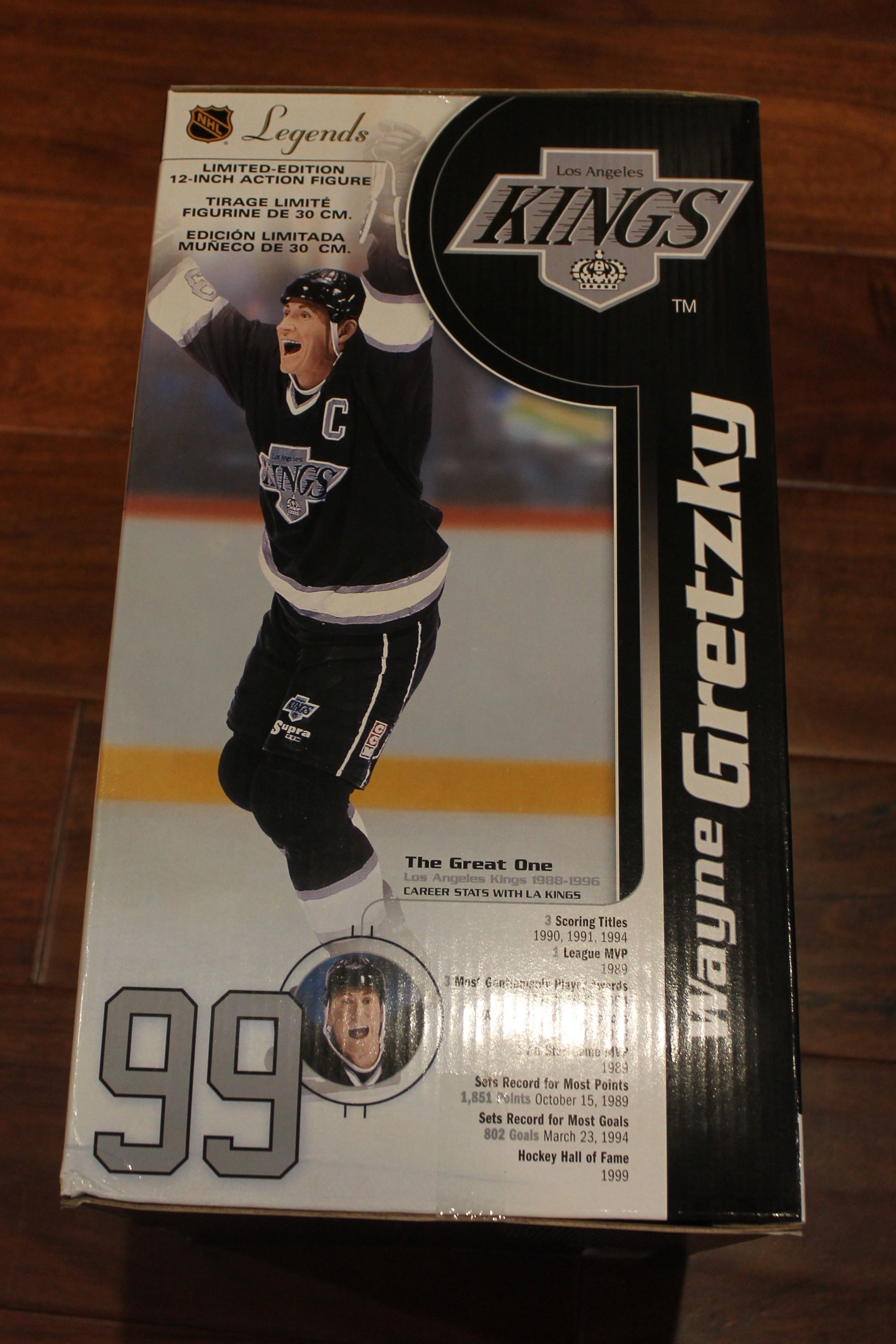 WAYNE GRETZKY MCFARLANE LEGENDS 12" L.A. KINGS ACTION FIGURE