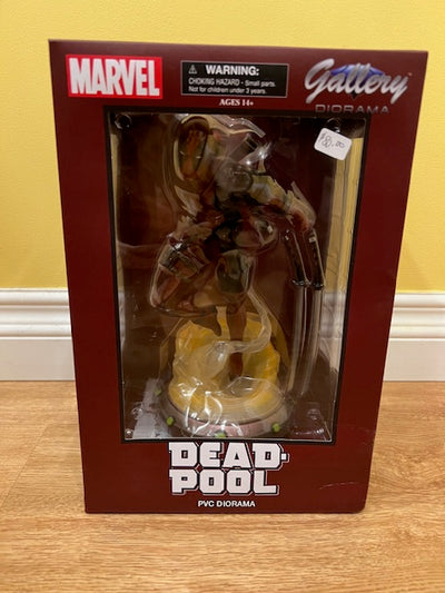 Marvel Legends Deadpool 2 PVC Diorama Gallery Diamond Select Figure (some box damage-see pics)